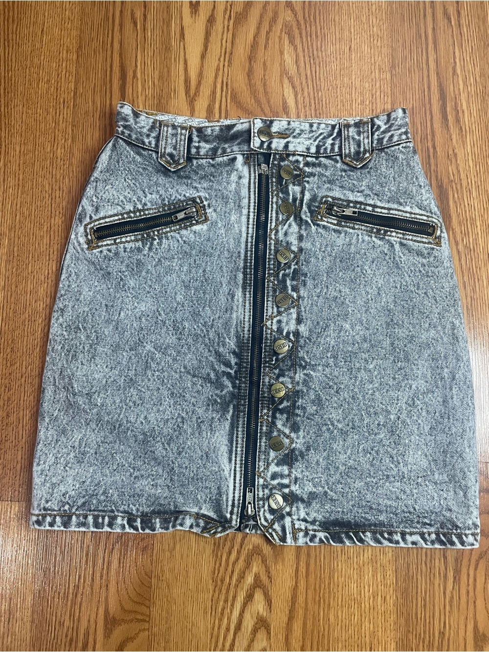 GET USED by Elie Acid Wash Denim Mini Skirt – Vintage 80s/90s